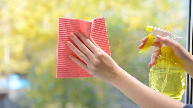 Cleaning glass on sunny days is less effective